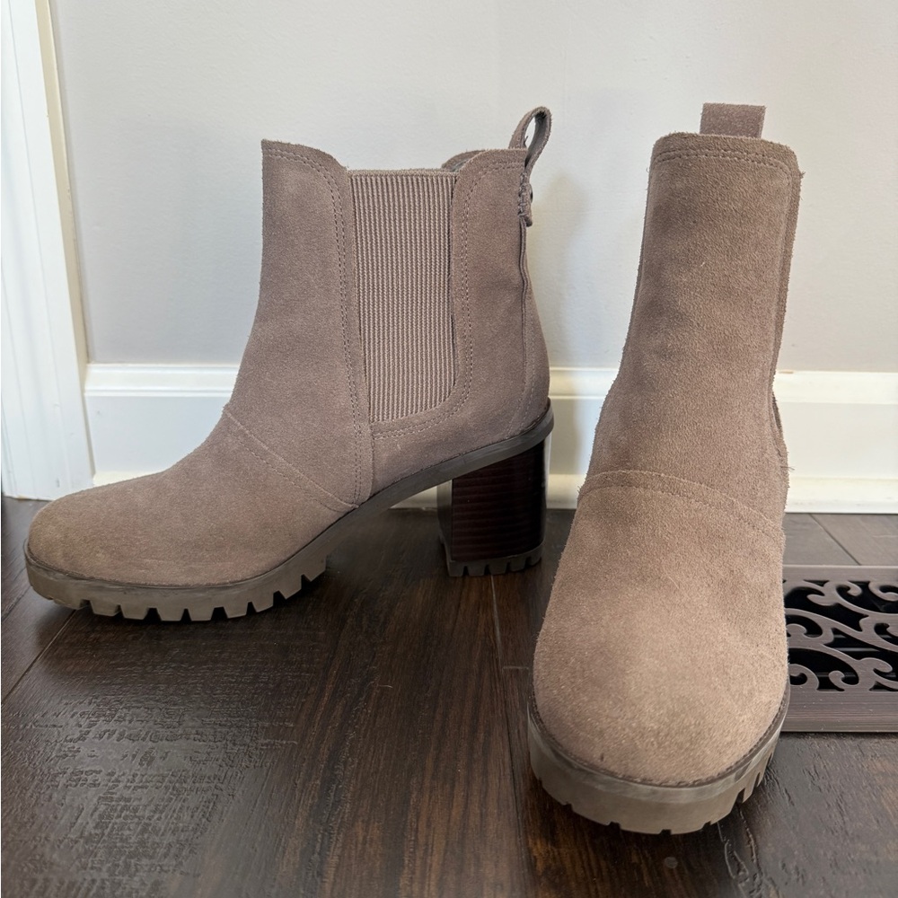 UGG Women's Brown Ankle Boots
